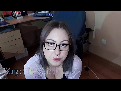 ❤️ Nighean gnèitheach le speuclairean a’ suirghe Dildo gu domhainn air a’ chamara ❤ Porno leinn ❌❤